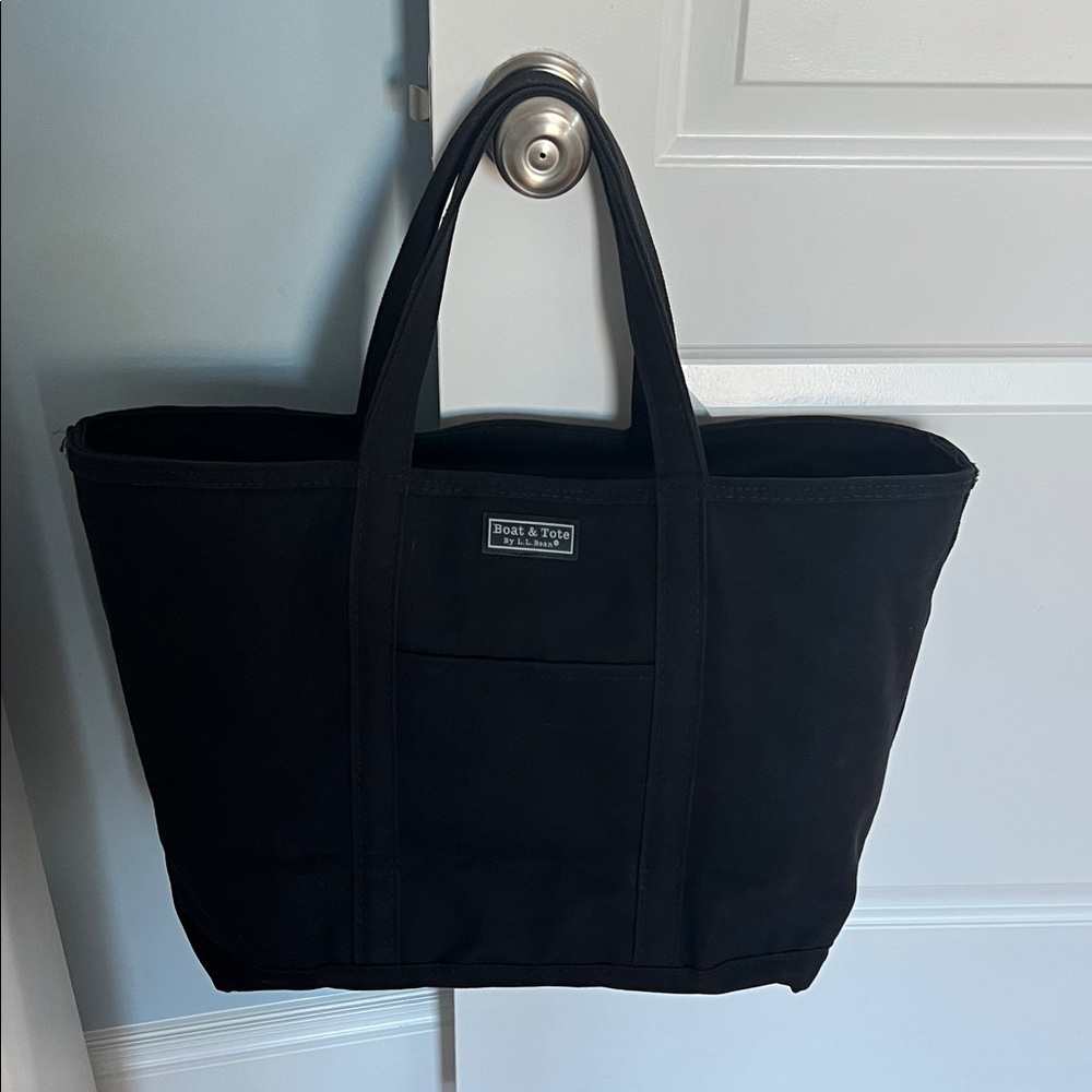 Large L.L. Bean Black Boat and Tote, Zipper closure